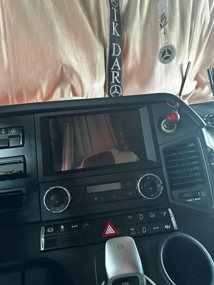 Штатная магнитола Teyes CC3L WiFi 2/32 Mercedes-Benz Actros (2011-2023)